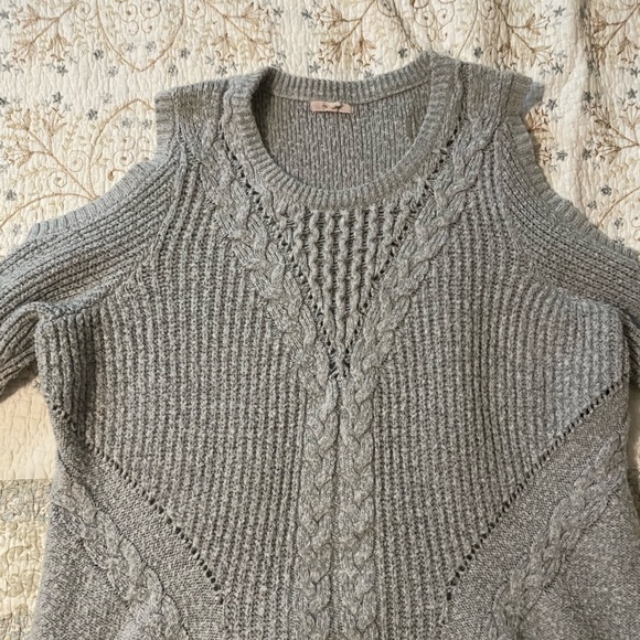 Maurice’s size 3 sweater - Picture 2 of 3